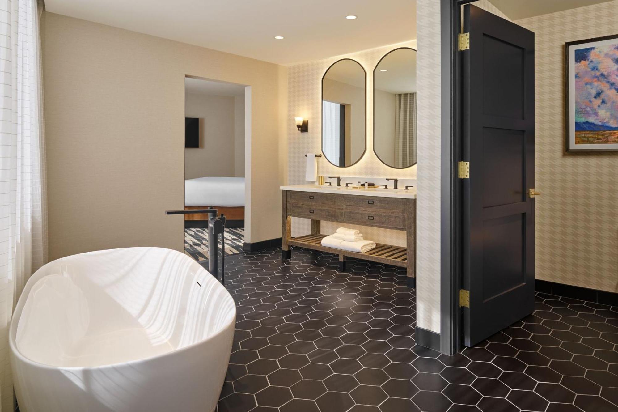 The Leo Kent Hotel, Tucson, A Tribute Portfolio Hotel Экстерьер фото
